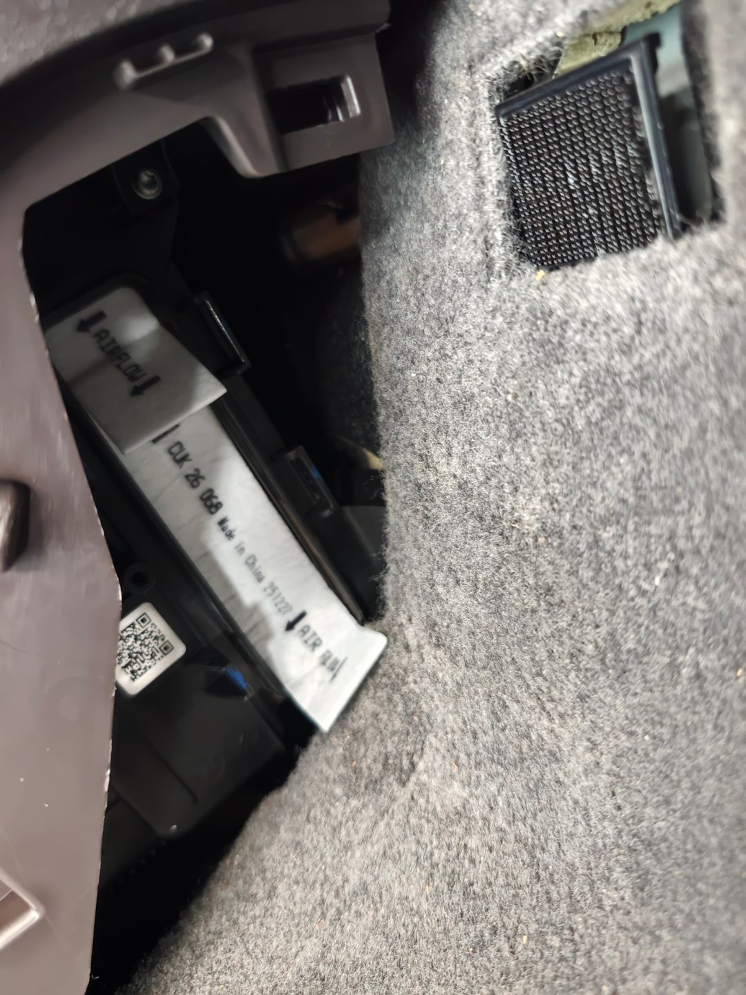 车加智能的智己LS6自己换了一下智己LS6的空调滤芯，一台车用两个空调滤芯的，除