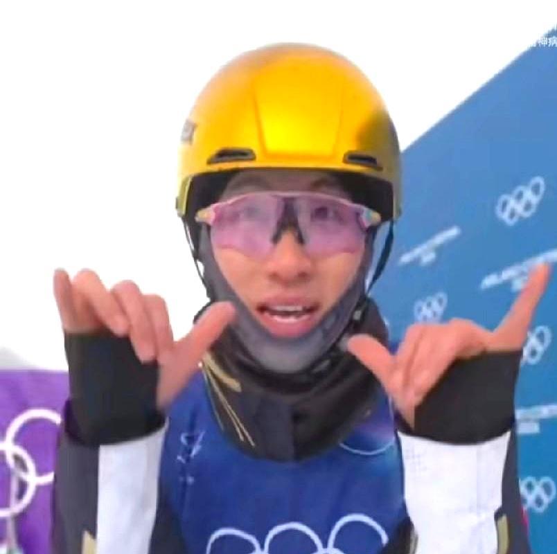 冬奥会最狠的一幕出现了，老公前脚刚夺冠，一查记录，他老婆两天前也拿了金牌。这哪是