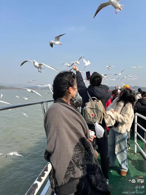 无锡鼋头渚本来就是无锡著名景点之一，又是国内外游客的热点打卡地。
尤其是每年从西