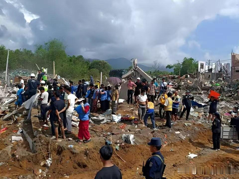 今天传来缅甸掸邦南坎镇高德村特大爆炸事故中为何有1名中国公民受伤的最新消息。据缅