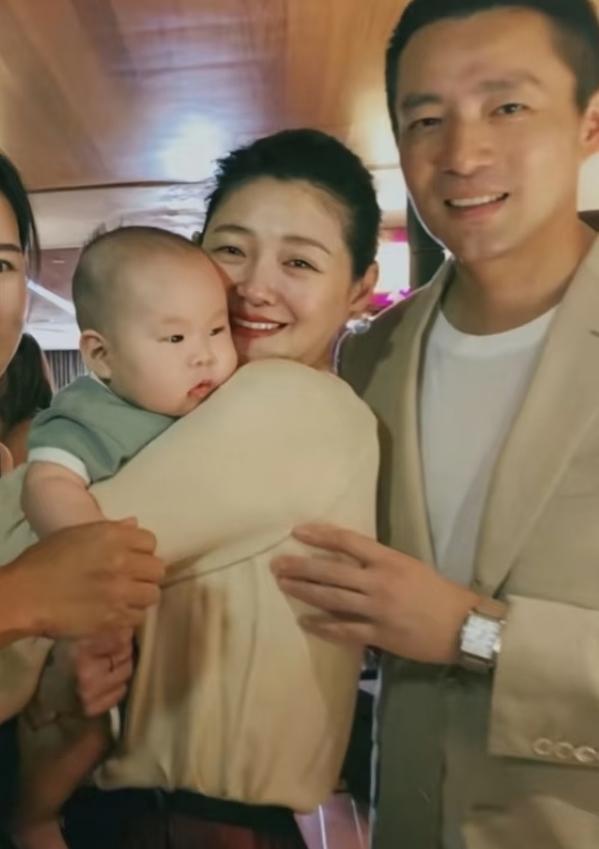 我觉得大s对他的真心是他后面遇到的任何一任都比不起的。别人或多或少带点目的，只有