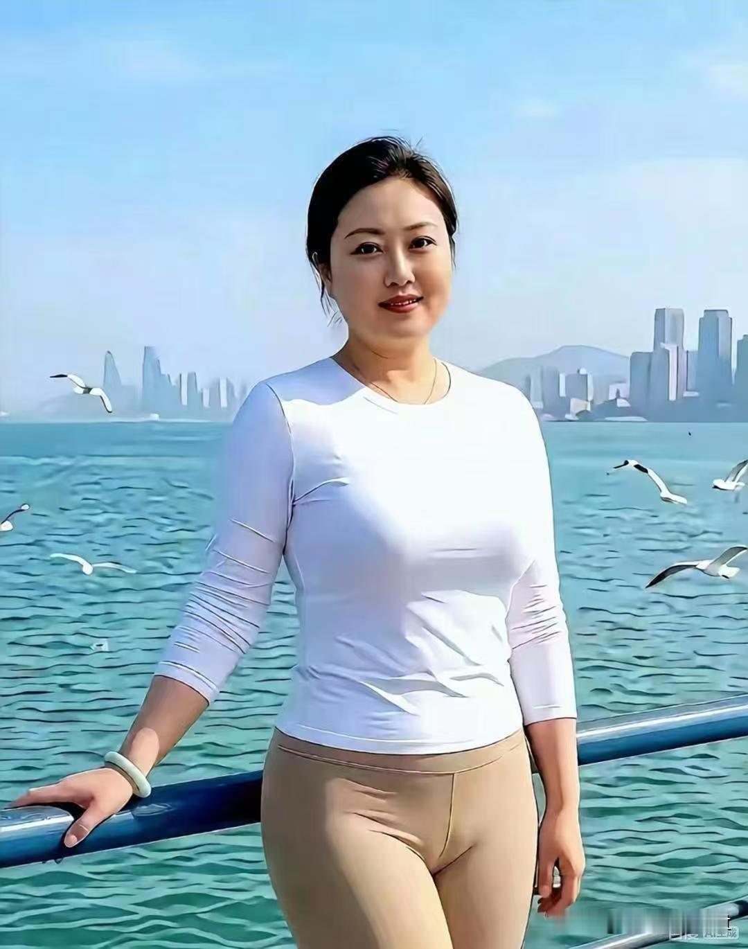 不要再片面解读所谓“旺夫相”。
 
真正的福气，从来不是单一的长相标签，而是由内