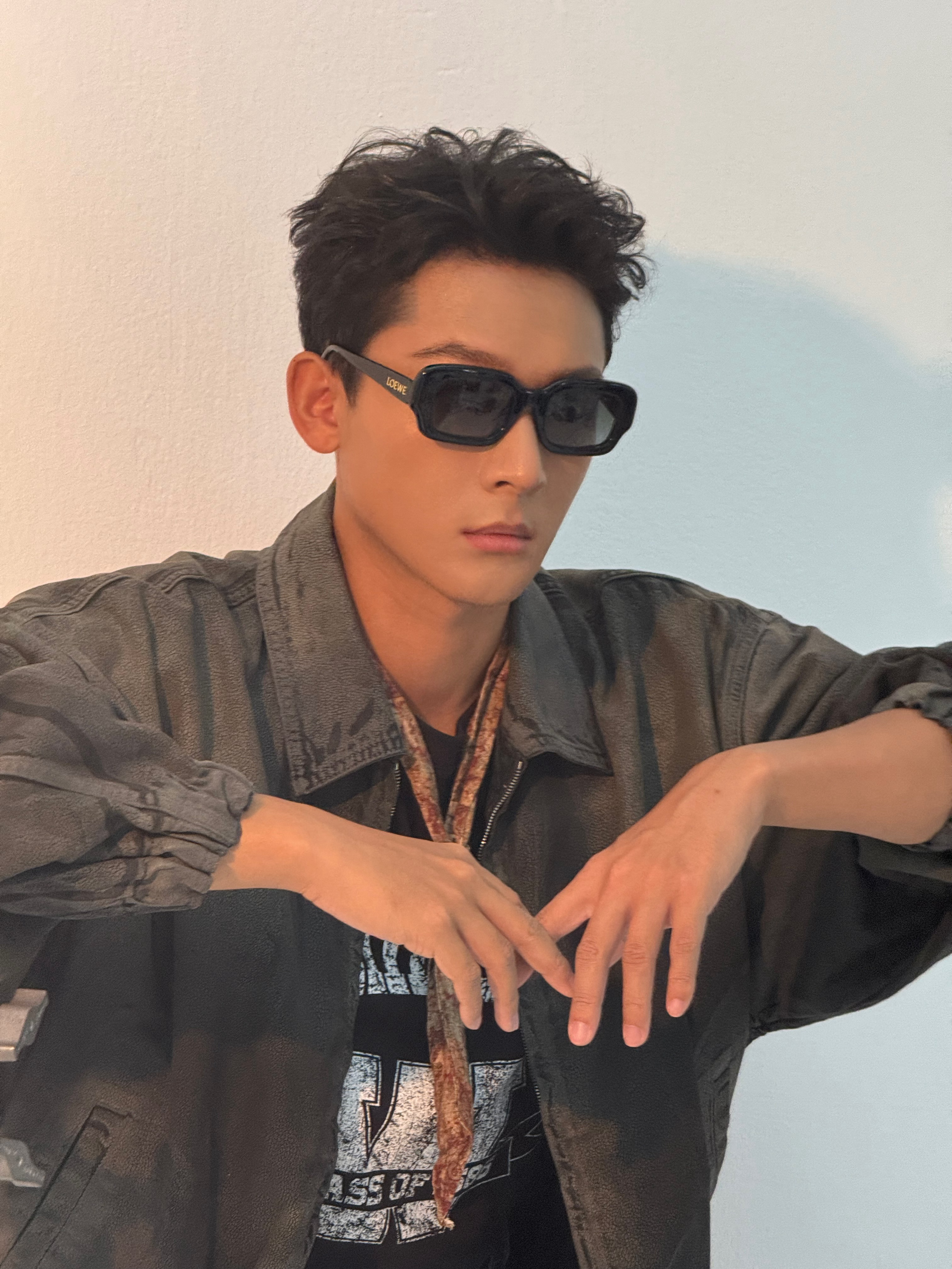 张晚意晒的太黑记得抹白 ​​​