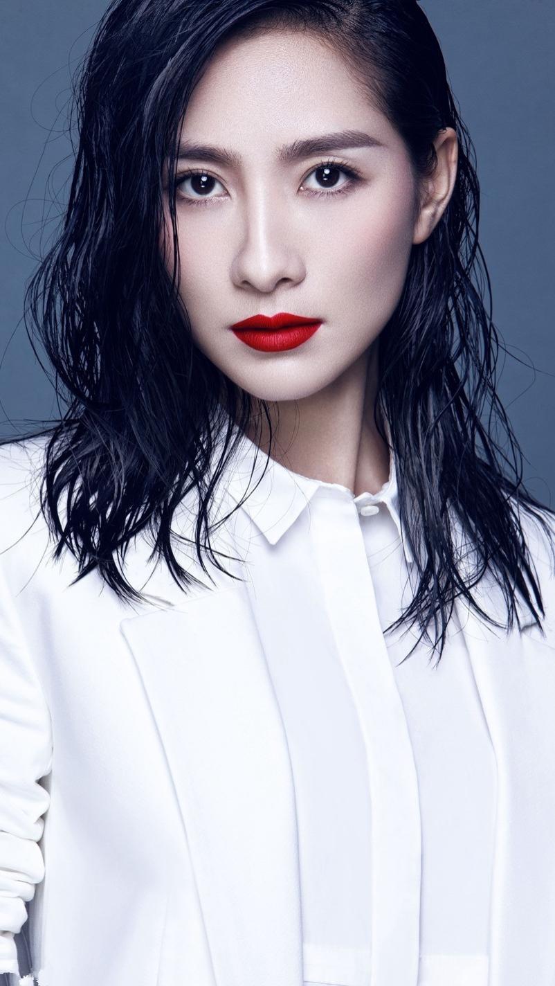 陶昕然，湖南益阳人，毕业于天津音乐学院戏剧影视系，内地女演员。凭借《甄嬛传》中安
