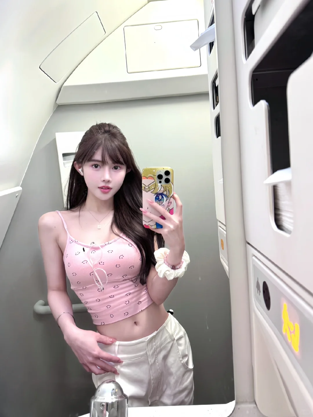 一个人坐飞机时这么拍 📷