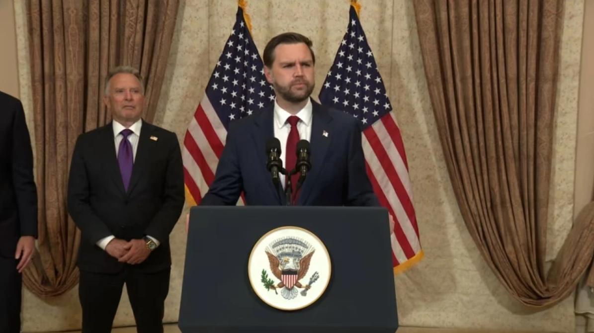 4月11号晚上到12号凌晨，美国和伊朗在一个没公开的地方关起门来谈了三次，加起来