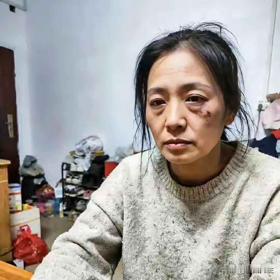 哀莫大于心死，这句话放在这位42岁二婚女人身上，真的太戳心了。
本以为嫁给小15