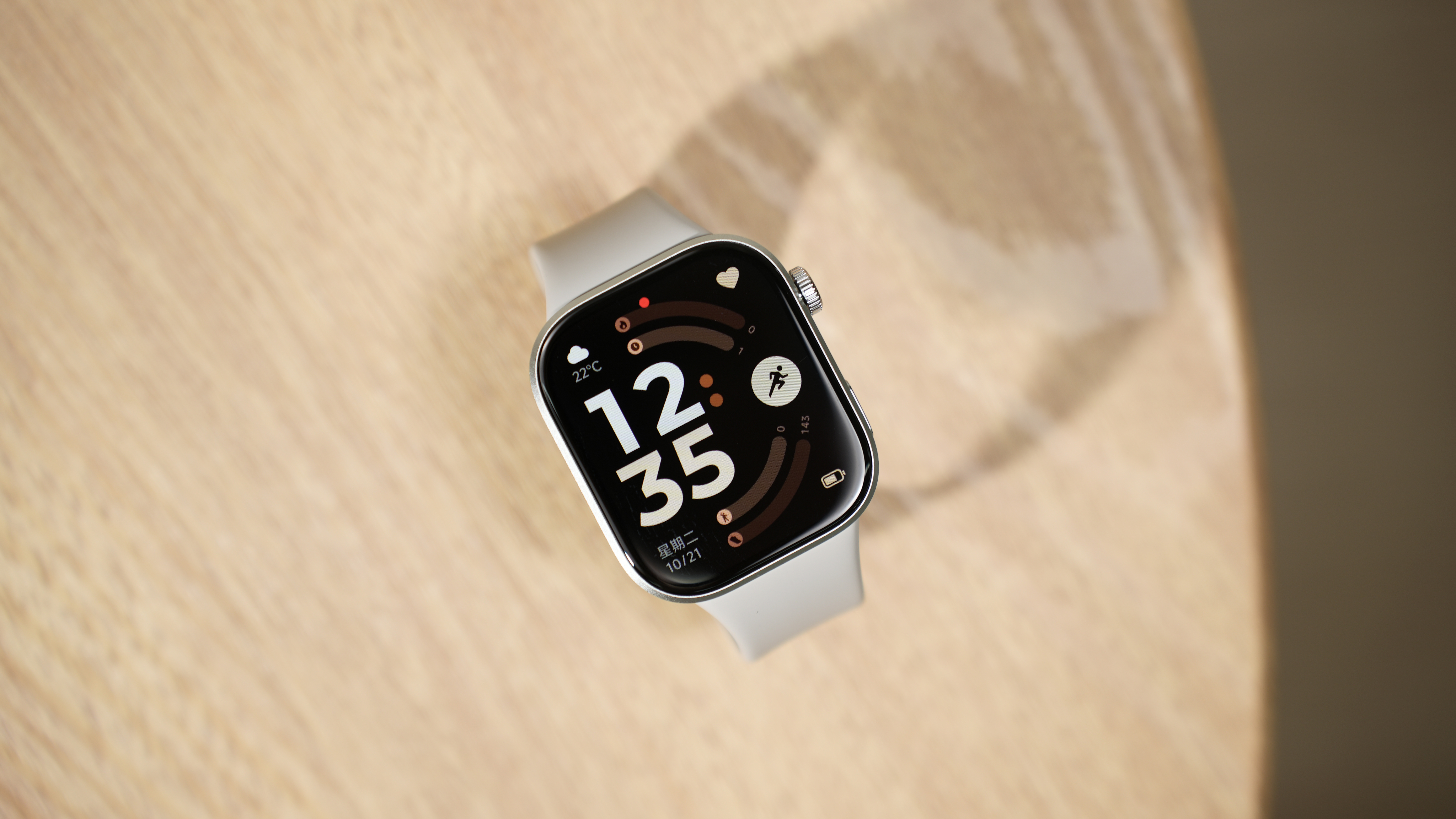 REDMI Watch 6，2.07英寸OLED屏，2.5D微曲设计，并且做到了