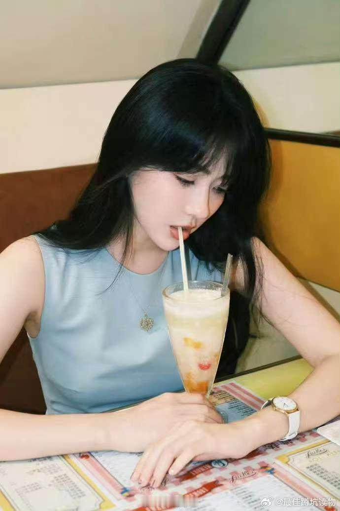 梁洁姐感 梁洁演出中透露出的自信与吸引力让人深受触动，期待日后能看到她更多角色中