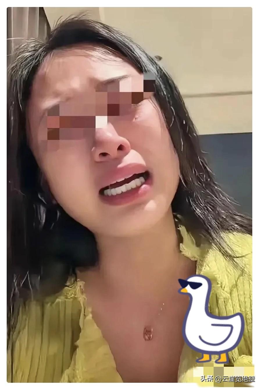 市场有风险，投资需谨慎！黑龙江大庆一名37岁女子趴在法院门口放声大哭，泣不成声。