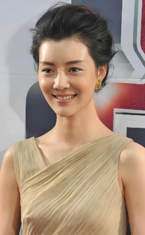 当年，车晓的母亲王丽云说：“我最中意的女婿就是邓超，要不是他磨磨唧唧，车晓早就是