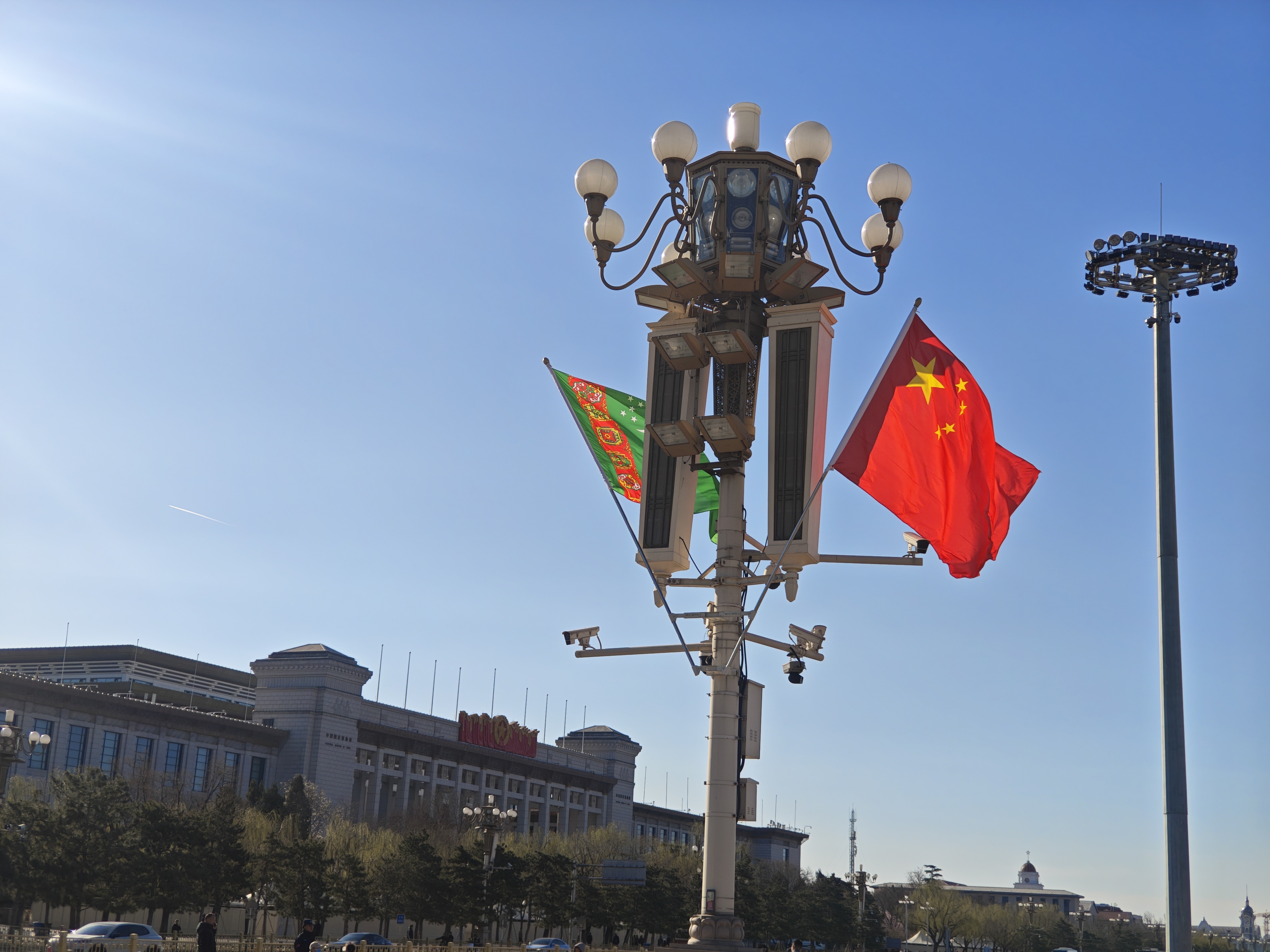 我直播发癫说特朗普要去当土库曼巴什的段子，目前看可能未必是一个段子。 