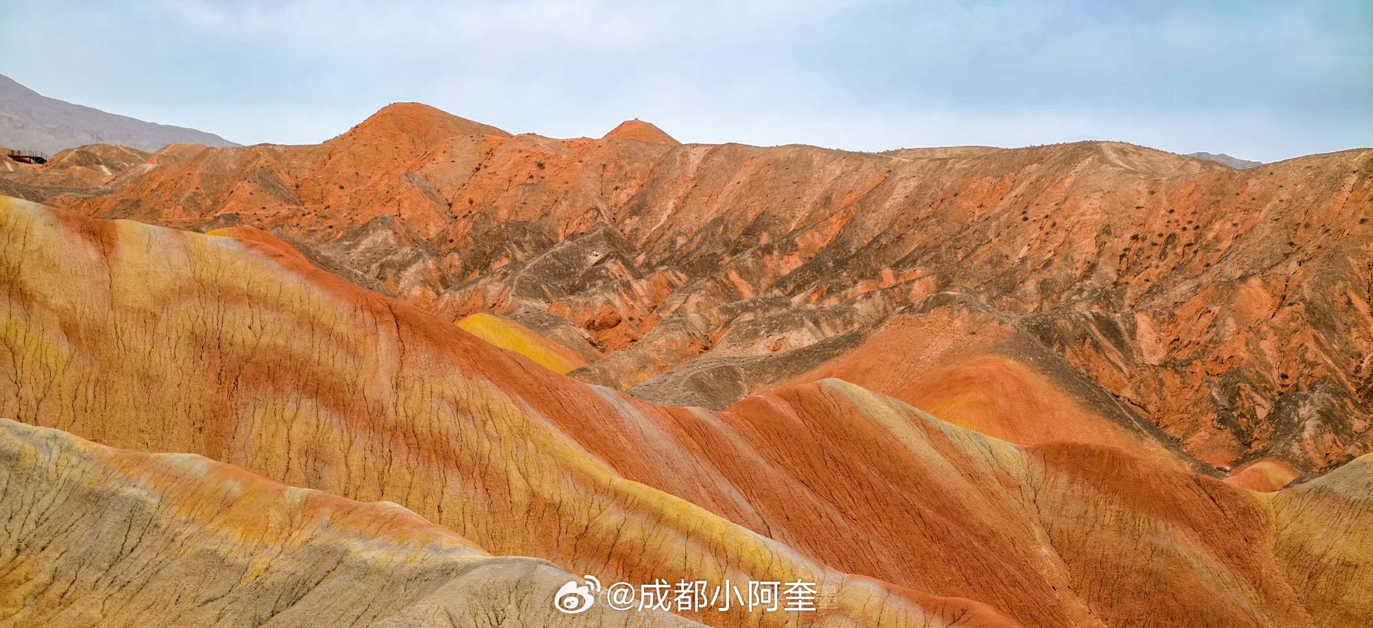 【在甘肃七彩丹霞读懂了大地的情书】在张掖七彩丹霞，我第一次这么强烈地感受到，时间