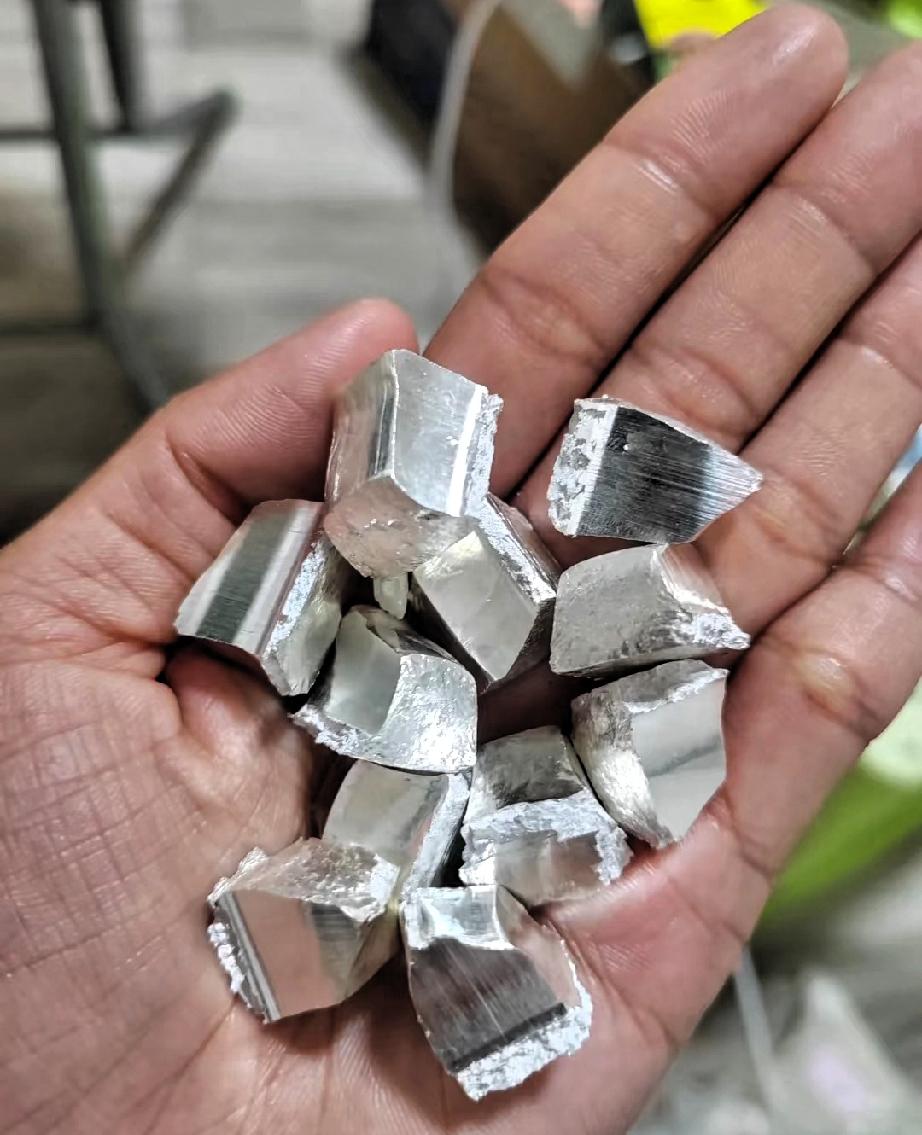 看了今天的银价，
我感觉自己血压都飙升了，
7月16日，大盘白银全程
没有一点稳