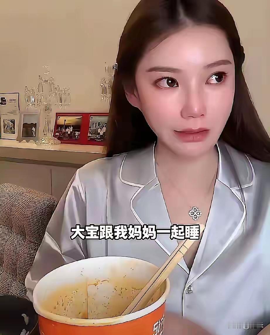 太不容易了，原来小梅的妈妈，默默做了很多事情，为了自己的女儿，她的妈妈真的帮了她