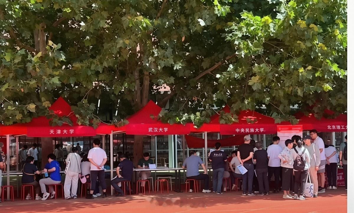 刚看到说今年武汉大学口碑有些崩了，好几次风口浪尖都是它。武汉大学 武汉·武汉大学