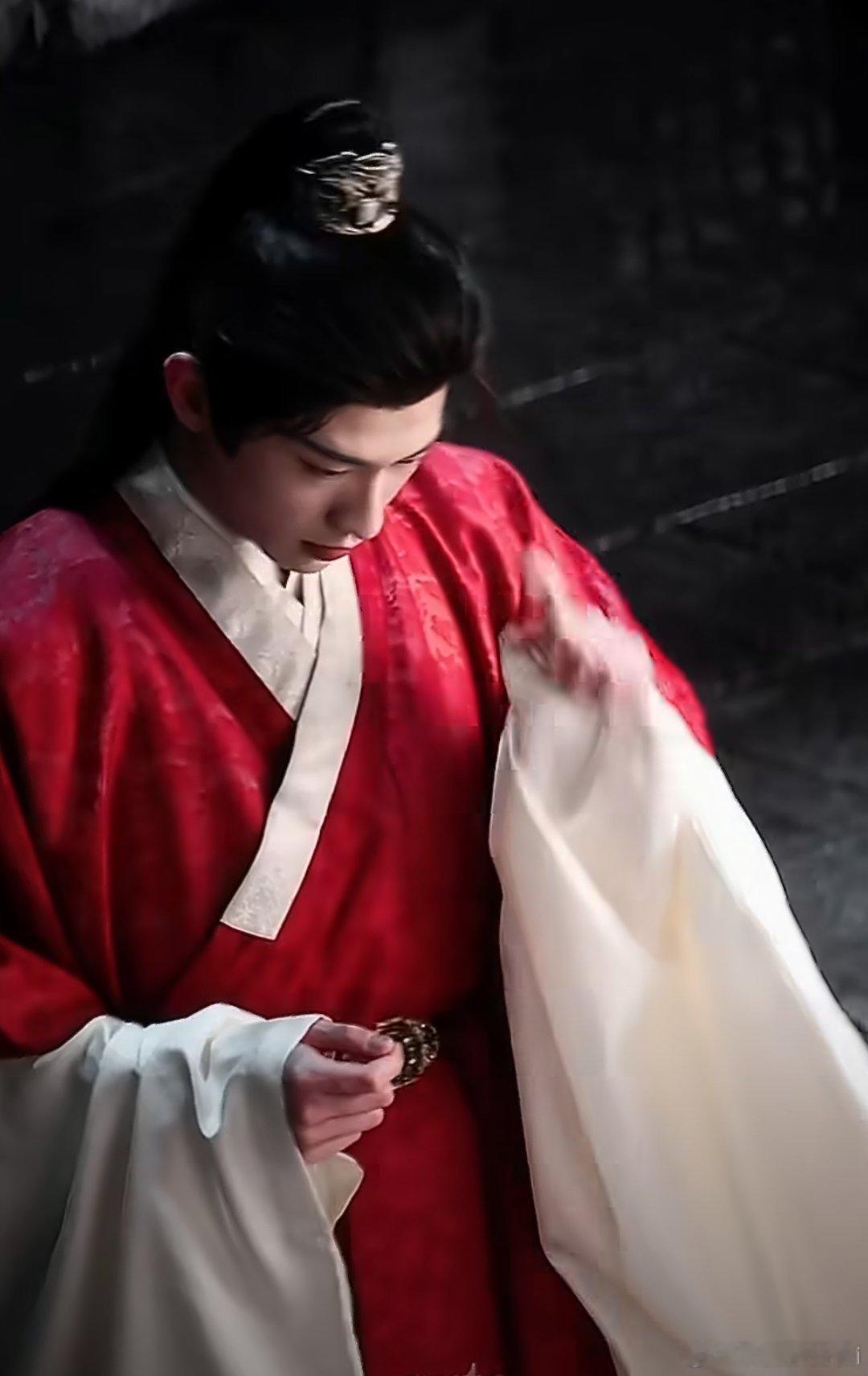 辛云来明月录红衣吊威亚路透，哎呦红色好帅帅哥就要穿红色 