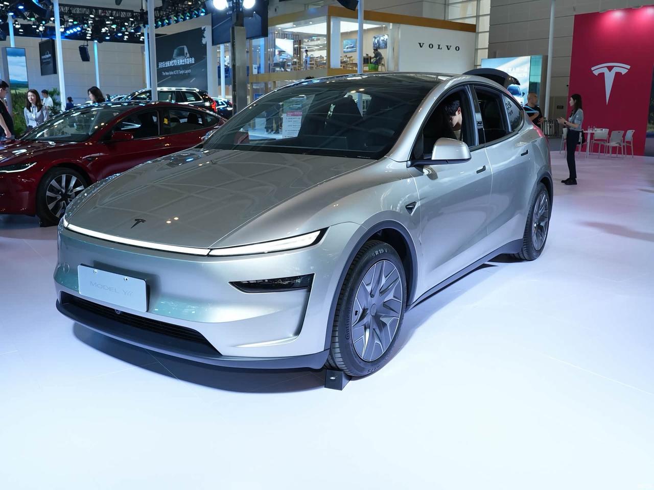 Y改款，全球销冠纯电SUV成都焕新
    2026成都车展特斯拉Model Y