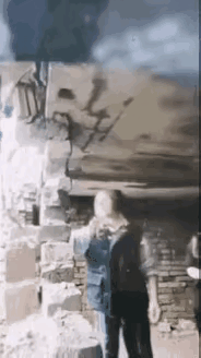 两条生命就这样戛然而止。
这样的结果不知道是不是她们原本就想要的，正常一点的人，