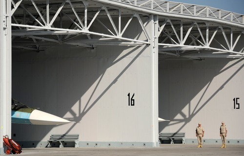 【俄媒：#俄罗斯军机重返叙利亚空军基地#】#俄罗斯军机重返叙利亚# 据俄罗斯军事