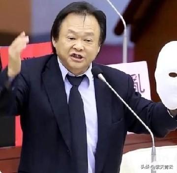 王世坚的“放狠话”看着是耍脾气，实则全是分裂小动作！嘴上喊着“最后一个踏大陆”，