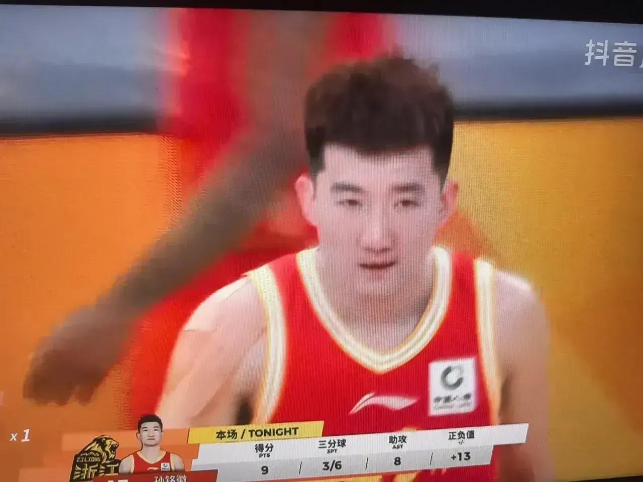孙总高挂免战牌，今晚广厦要赢球？
与上海队的系列赛，孙总因伤未愈状态真的是太差了