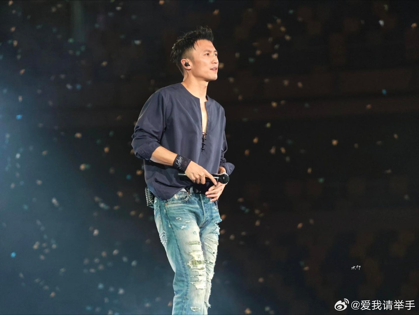 谢霆锋你麦霸吗 谢霆锋真·演唱会人形麦霸上线🎤没有多余编排堆砌，就这样一个人站