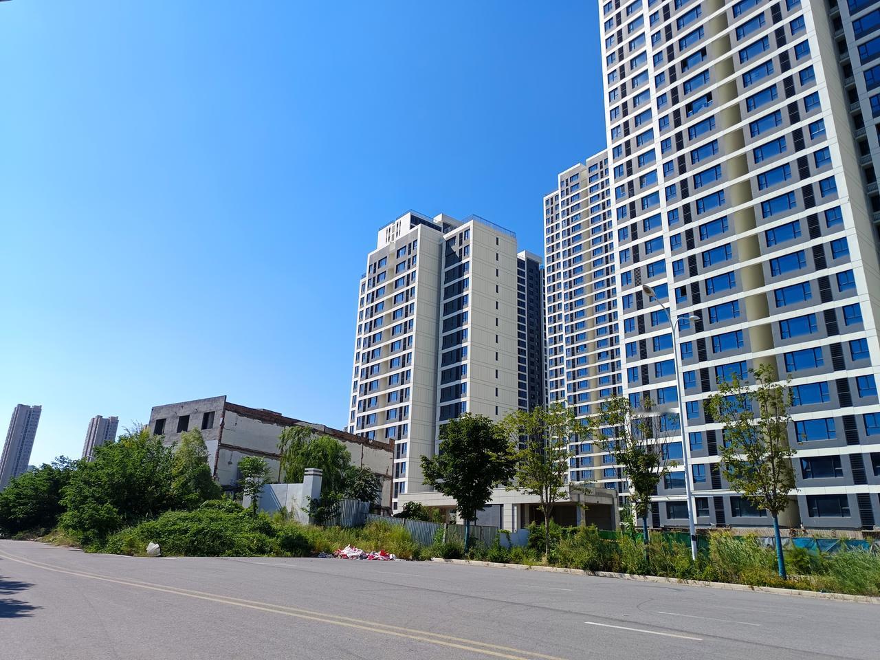 广大门村安置楼，浐灞一路断头路，因一户未拆迁，导致浐灞一路与浐河西路无法打通。交