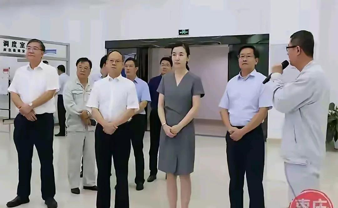 我们来看看，这张图中哪个是最大的领导？猜对有奖！