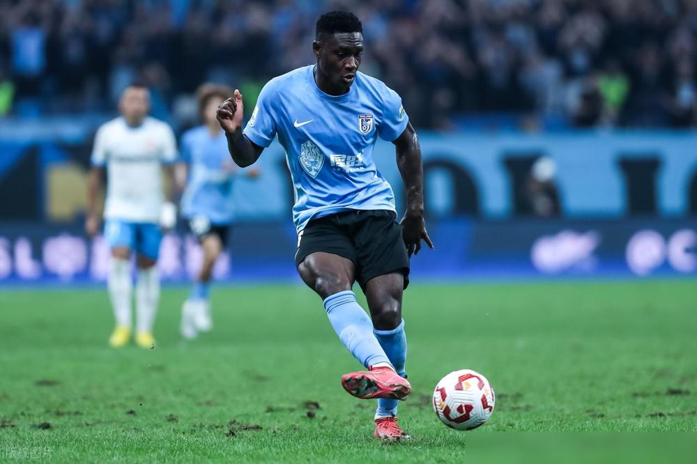 马莱莱在去年为什么离开上海申花呢？上海申花知名球迷老屠揭露了真相。当时马莱莱的经