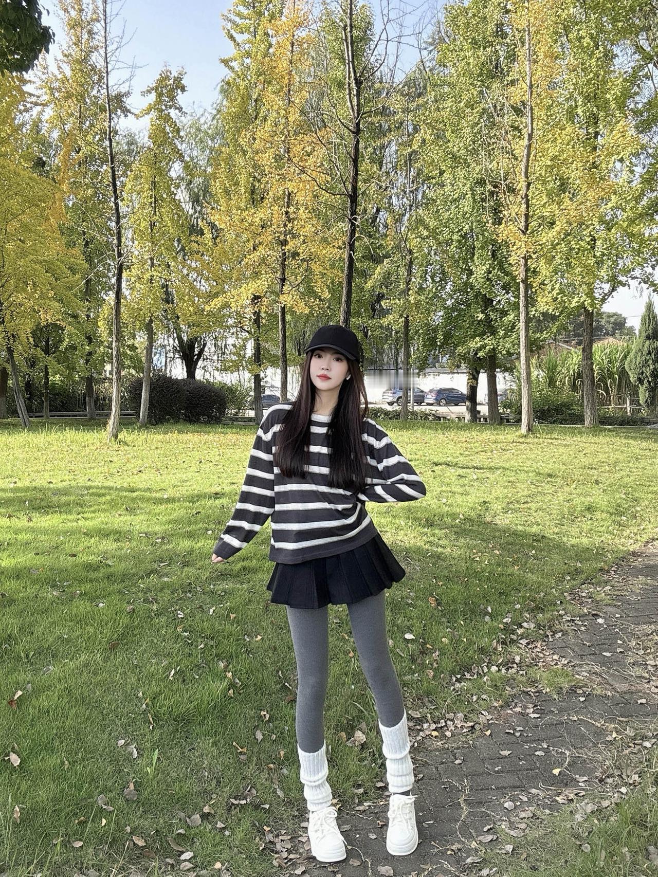 草坪闲坐的日常里，这双鞋是舒服担当|||今天坐在草坪上晃脚的时候，突然发现这双环