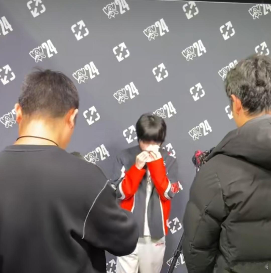 #刘青松哭了#电子竞技就是这样，又输家就有赢家[泪]松松好好休息，明年加油！全村