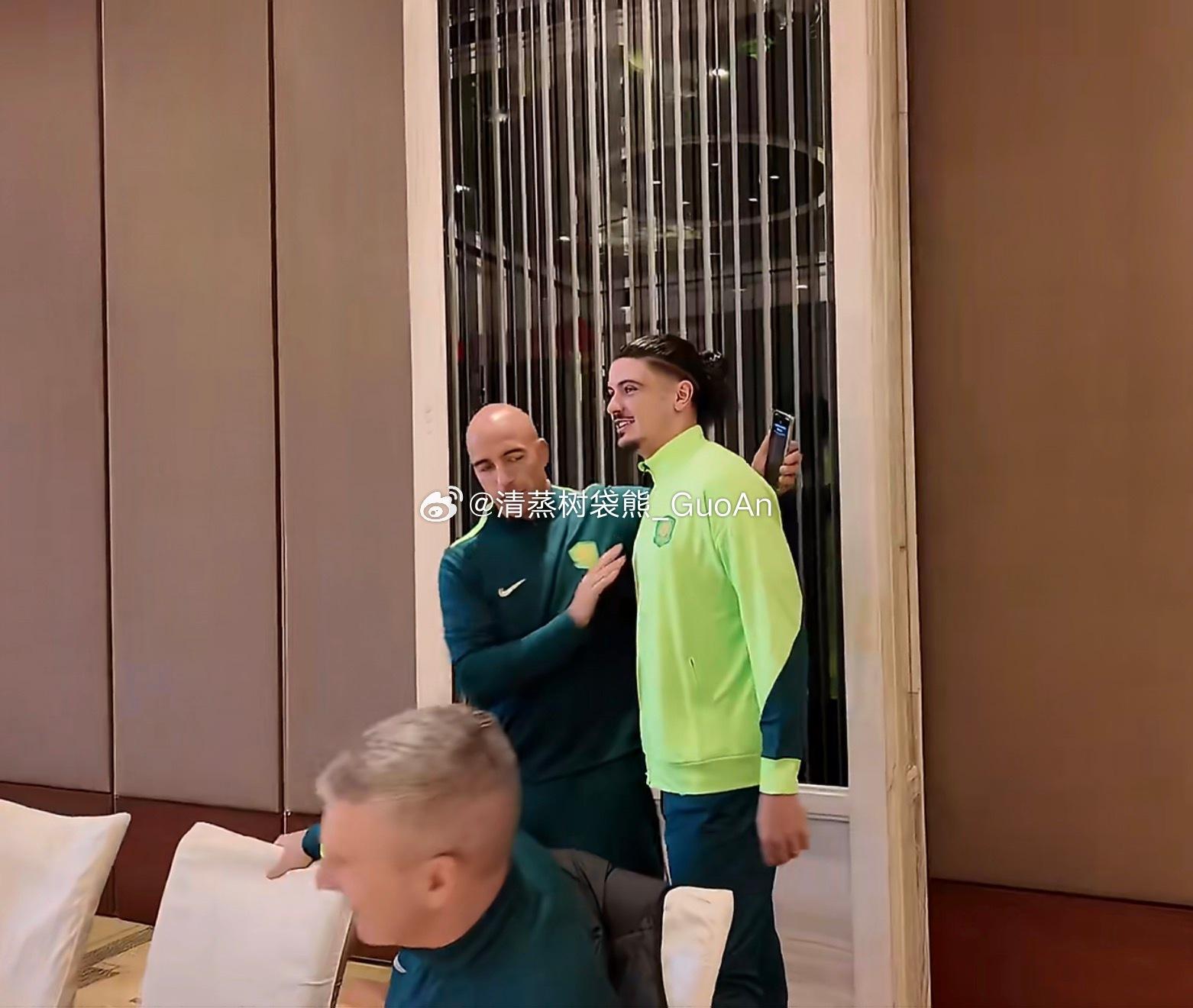 拉莫斯曾在18-19赛季租借在葡甲马夫拉效力，当时马夫拉的主教练曾是现国安助理教