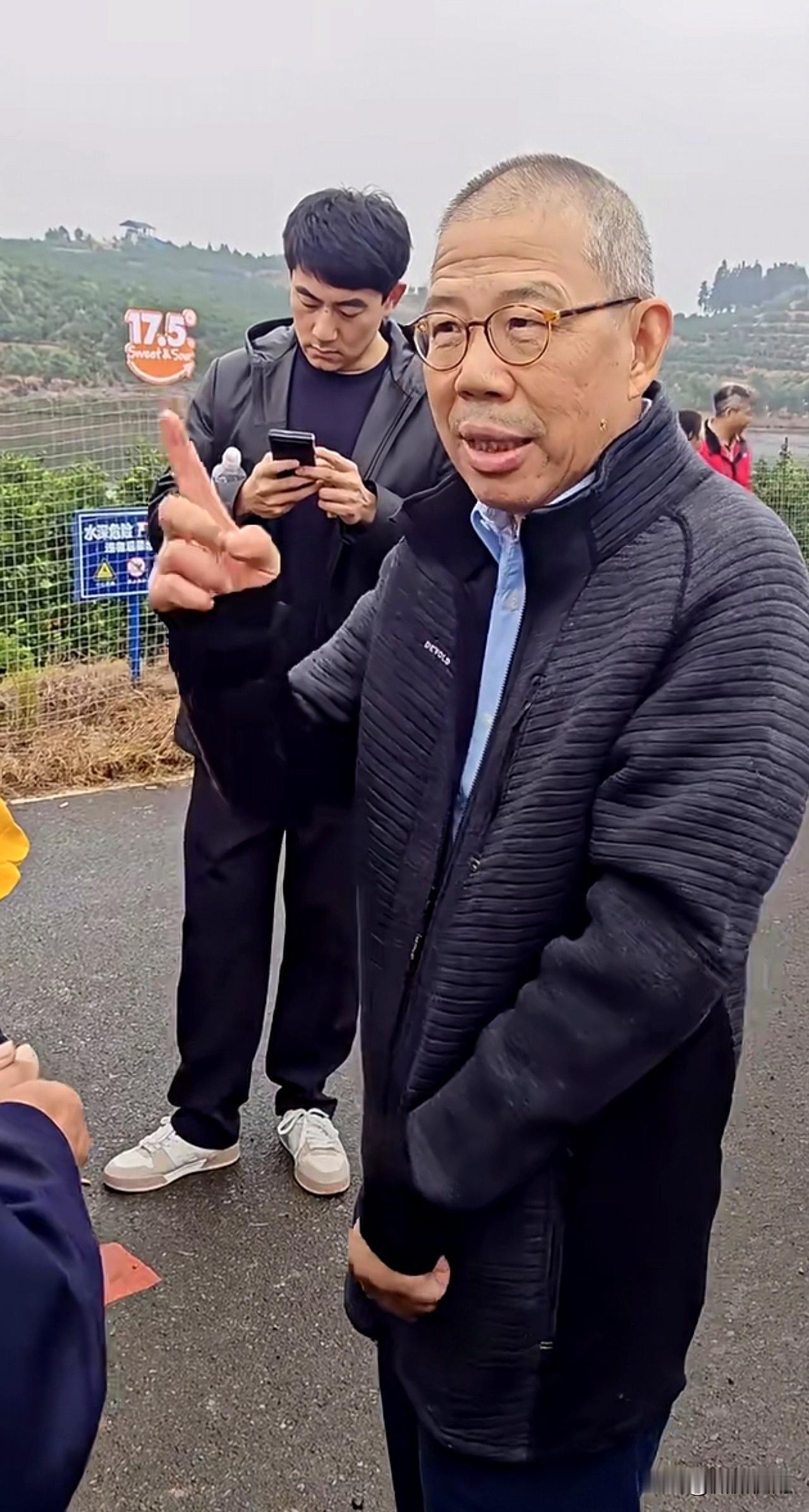 农夫山泉因总裁的名字而睒睒生辉，总裁因为持股公司比例达到84 ．41 ％而拥有压