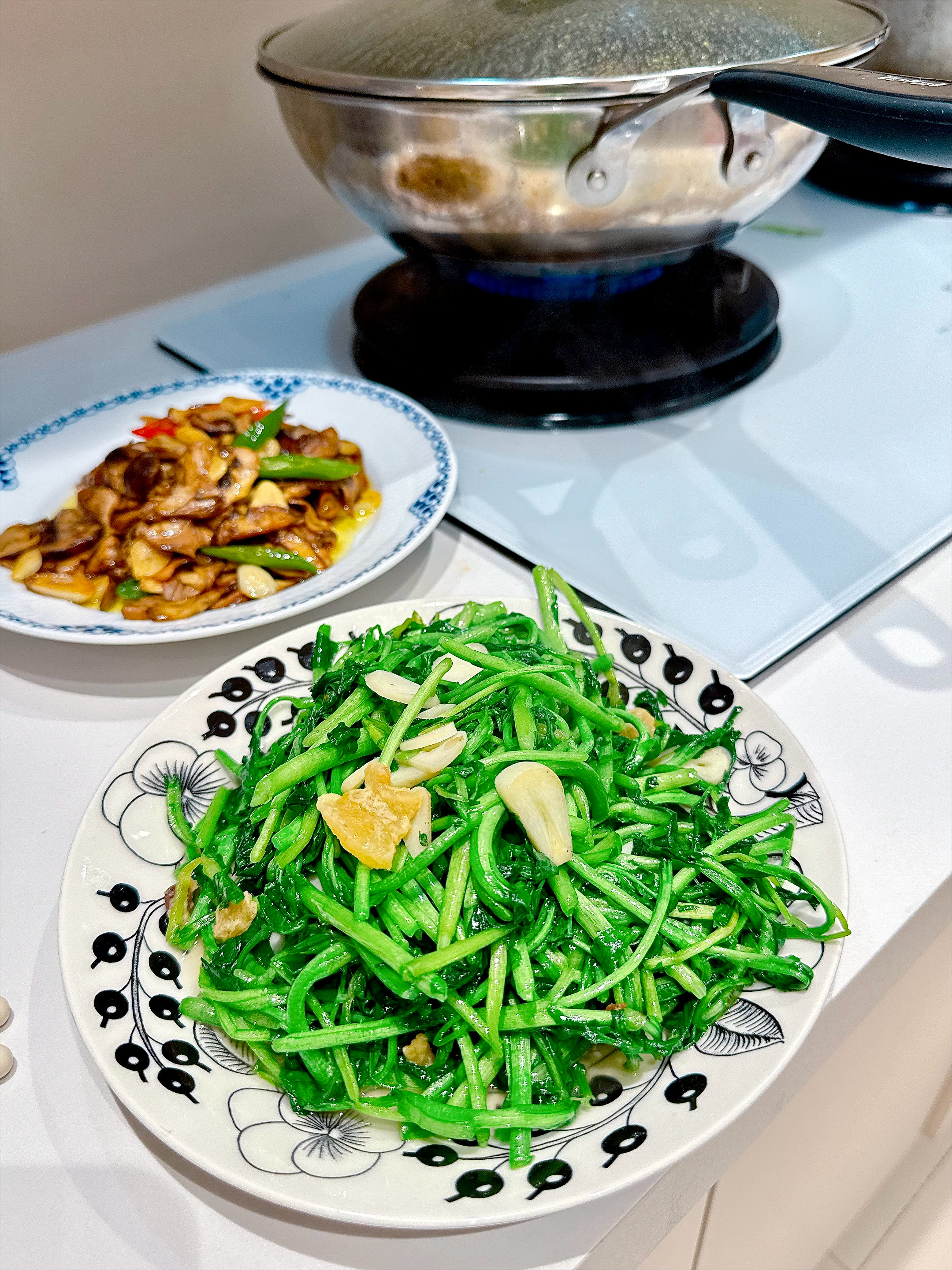 孜然烤羊排炒见手青腐竹牛肋条猪油渣炒西洋菜放假了[庆祝] ​​​
