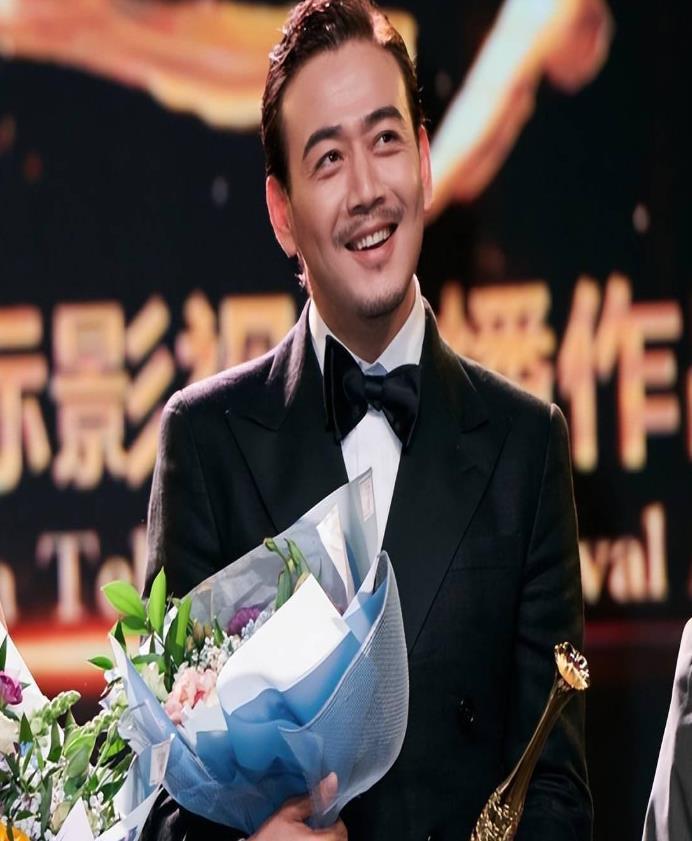 白玉兰视帝杨烁，为何因爆红彻底断送演艺路？


  谁能想到？经过8 年的努力熬