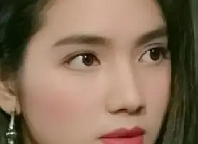 洪欣直播单场破500万，谁还记得她曾是“苦情女王”？
这女人太狠了！
二十年私生