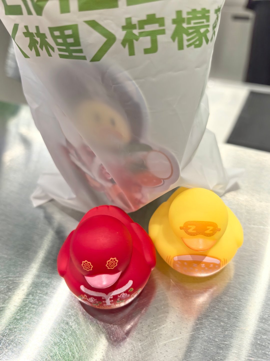 跟娃出去玩回来的属实有点晚来不及整烦了，点个青花椒酸菜鱼吃，还暖和开动～ 