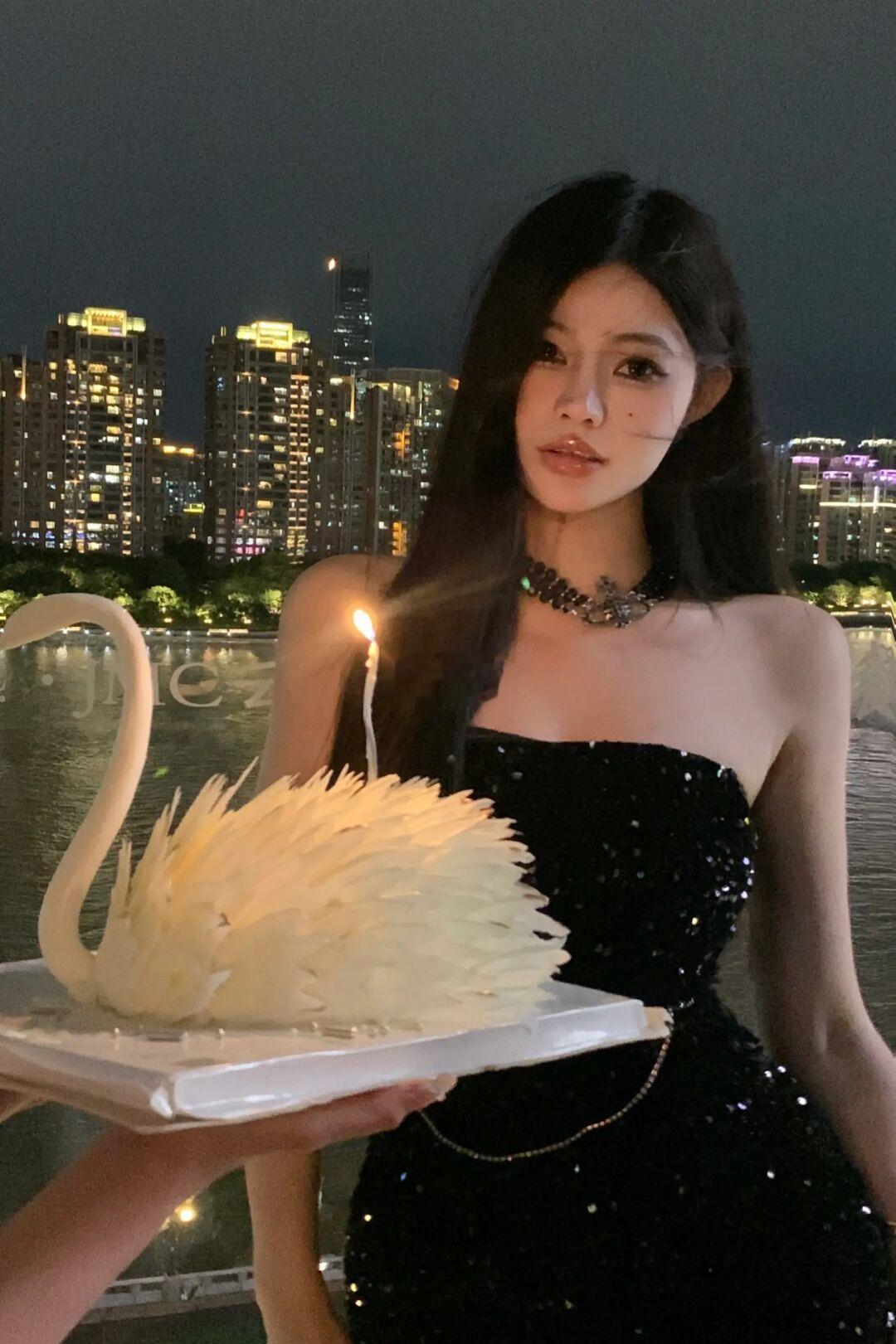 又长大一岁啦 好幸福 好像什么都不缺了