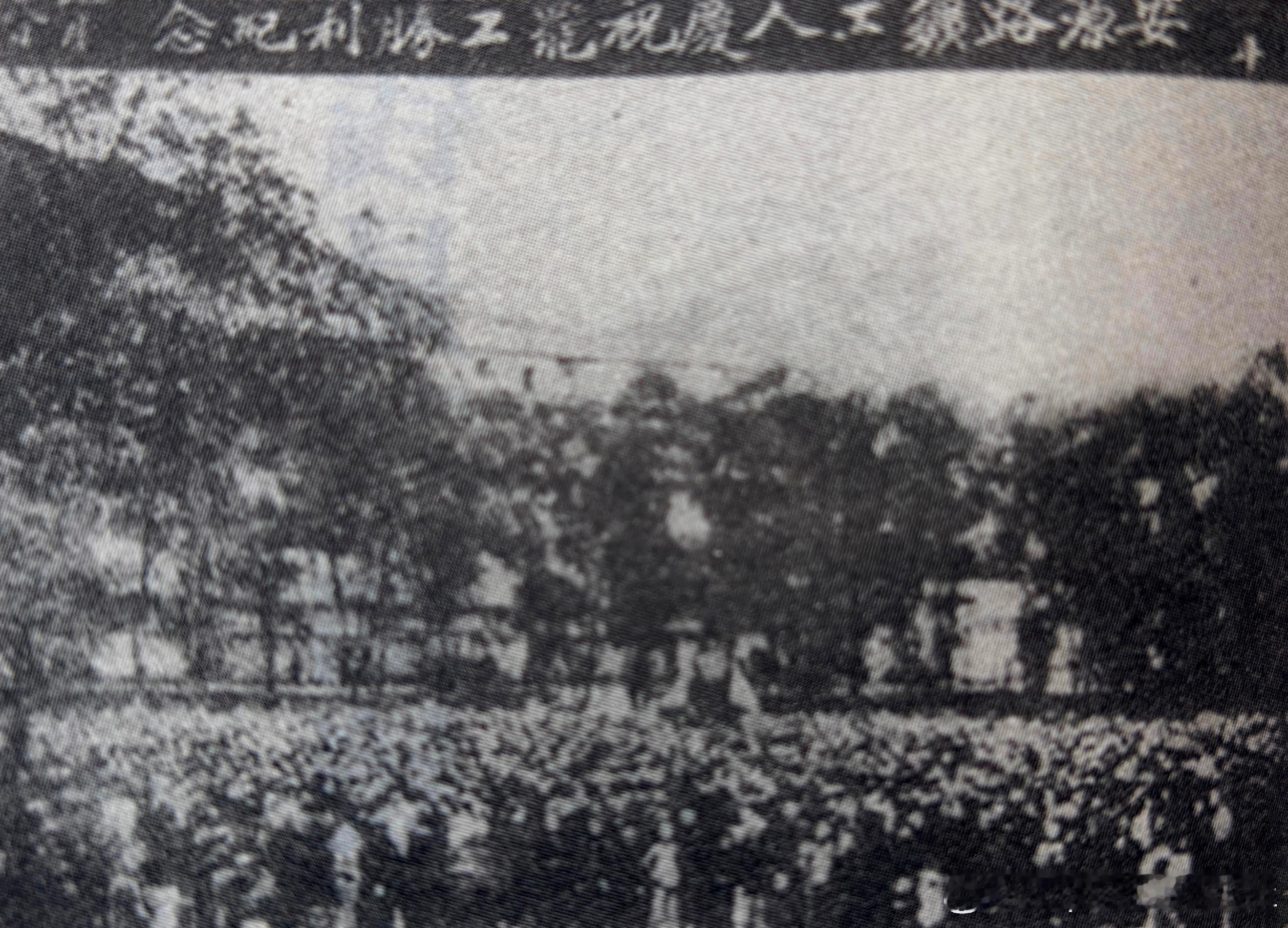 1922年9月安源路矿工人大罢工胜利后，工友们合影留念