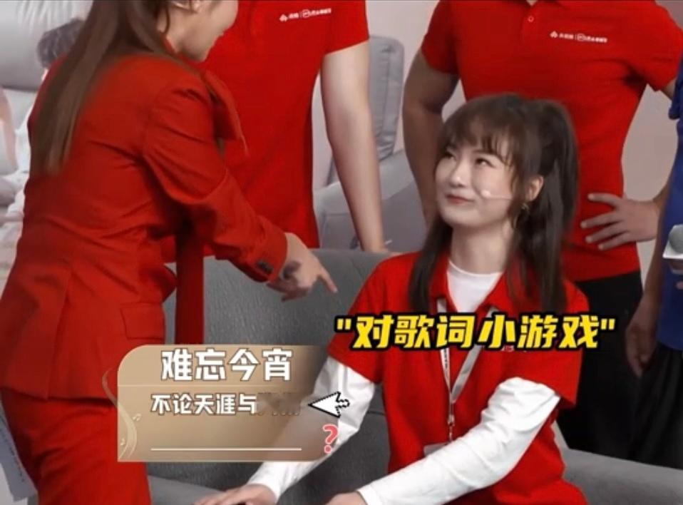 #朱迅主持业务水平好强##朱迅工作状态超松弛#好喜欢周迅的主持风格，身上有种松弛