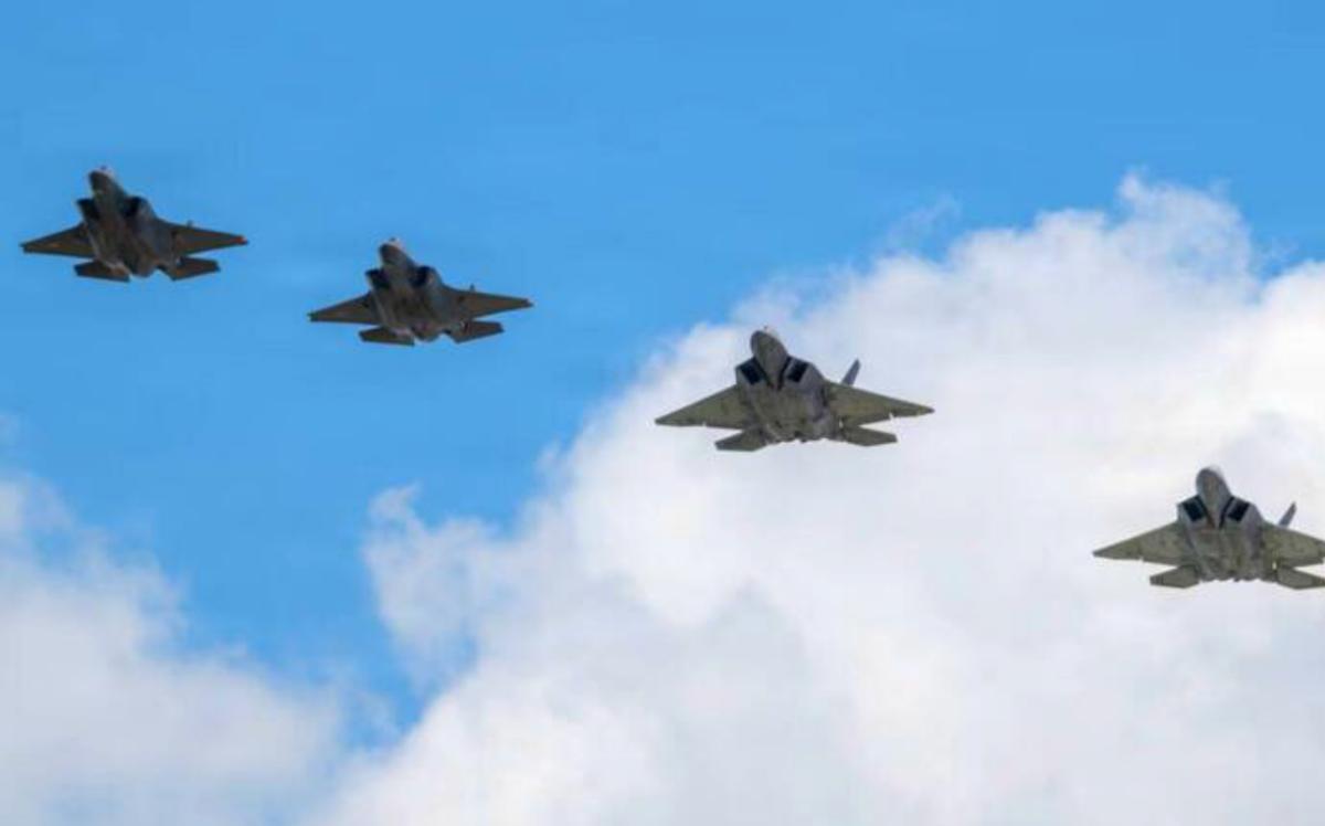 【北约新战法：F-22猎杀，F-35控场】

根据比利时军事媒体（Army Re
