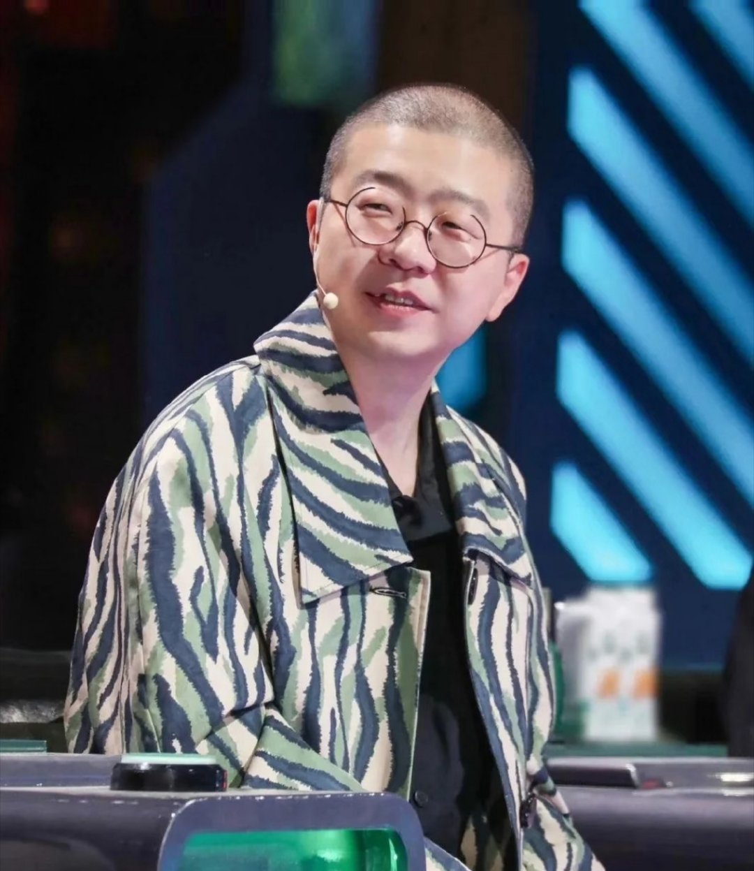 李诞面试笑点太密了本以为面试是严肃现场，结果全程高能！这种用幽默化解紧张的方式太