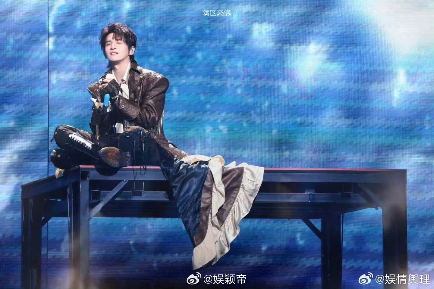 张远演唱会刚开场就结束了 张远四巡这操作太狠了，开场就用《梦》《白》《哼》《嘉宾