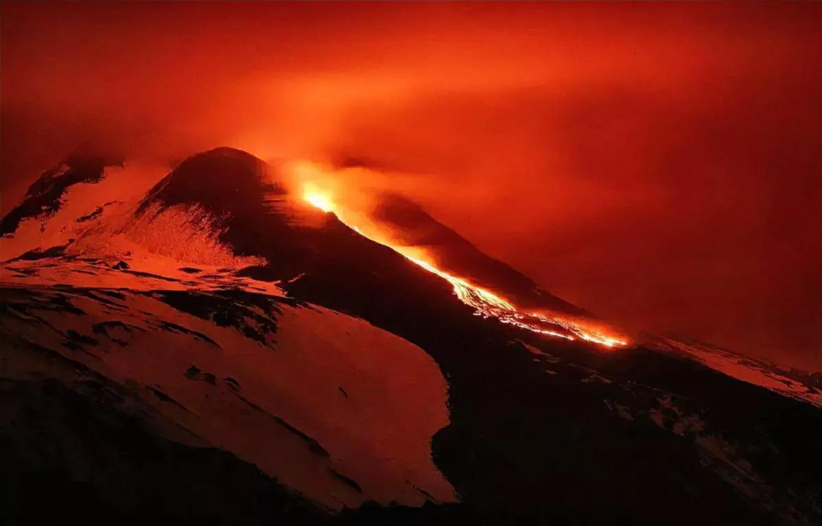 在木星表面有一个奇怪的区域，叫做大红斑，其景色让人叹为观止。

不过有科学家得出