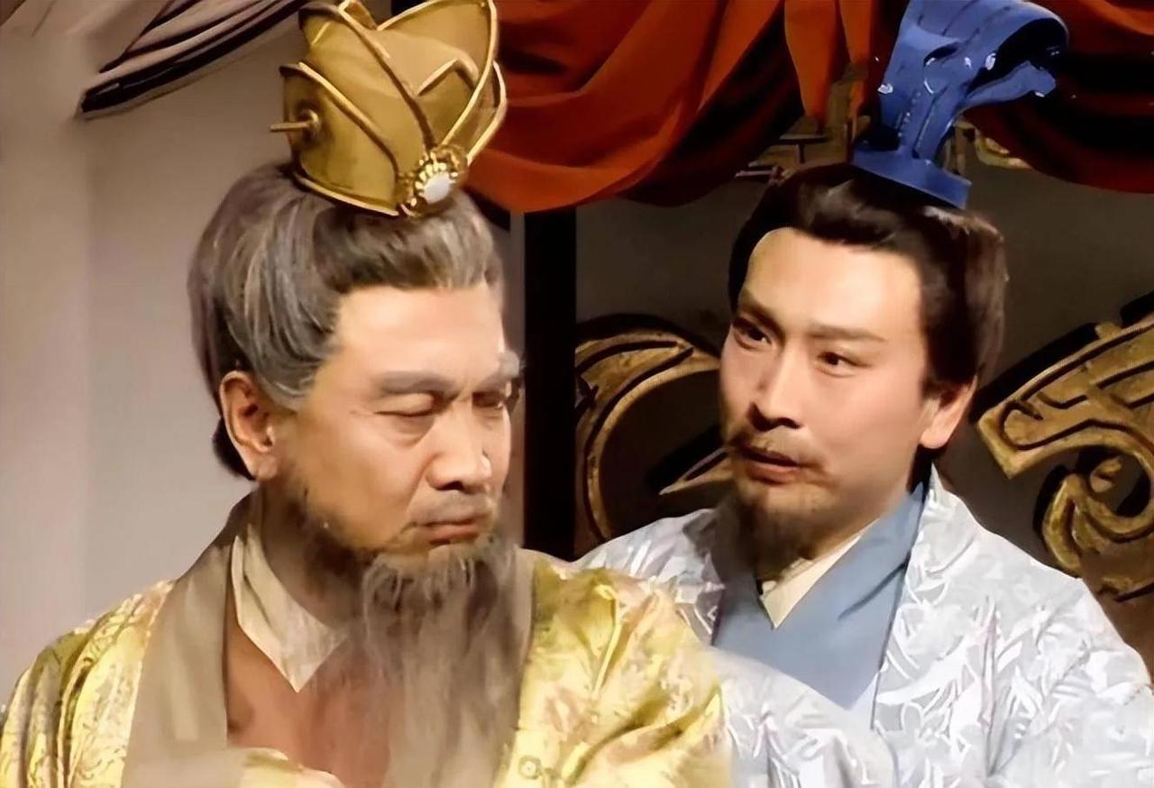今日话题：曹操为什么要杀了奇才杨修？？？

网友甲：杨修是曹植的军师，司马懿是曹