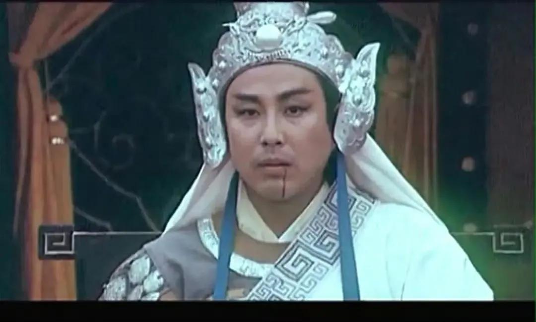 陈道明年轻的时候不及后来帅，颜值这东西还真是玄乎，越老越帅的还真有他一份。