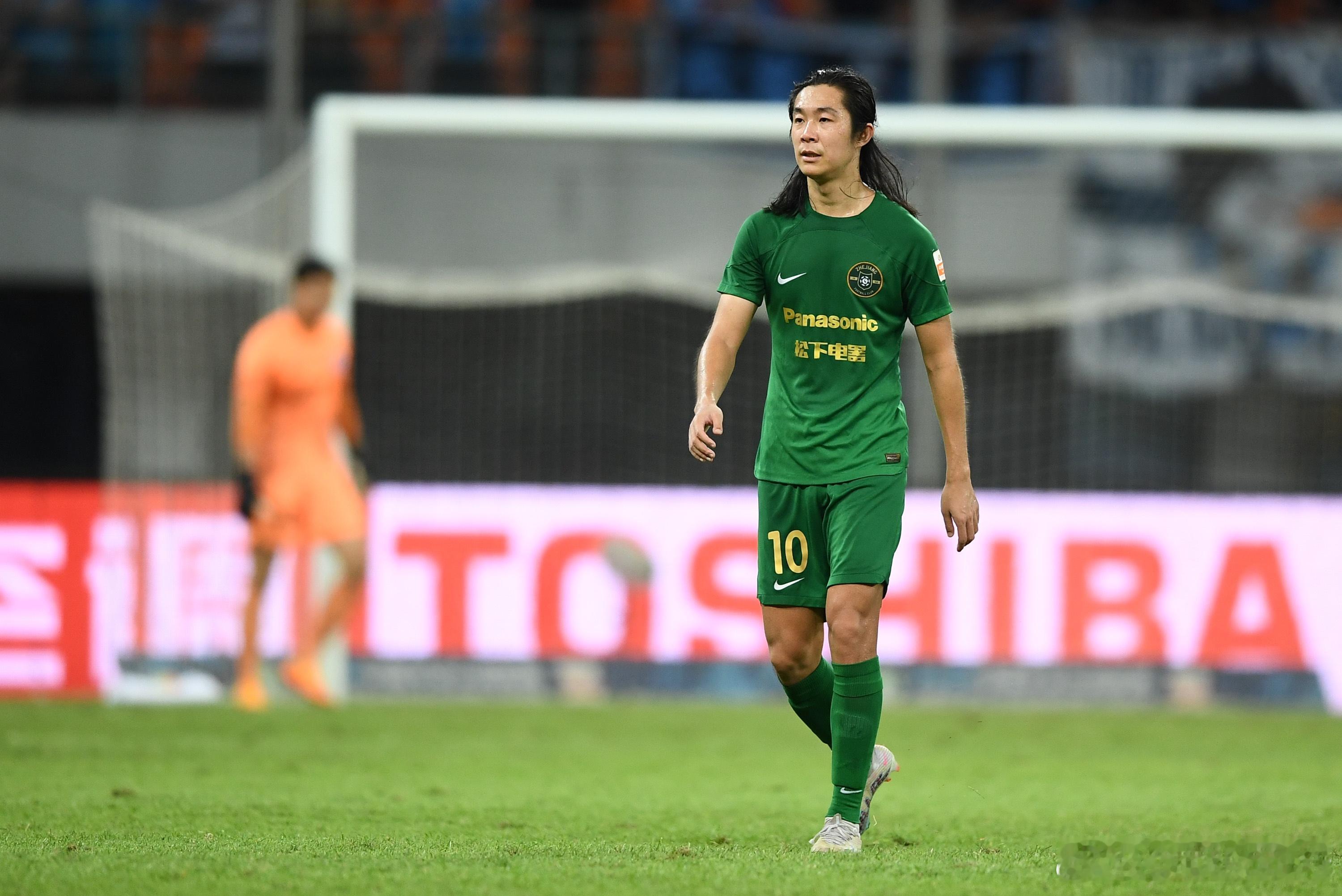 浙江球迷质疑：李提香还有油为什么要放走？明年准备吃散伙饭了？今日浙江队发布官方公