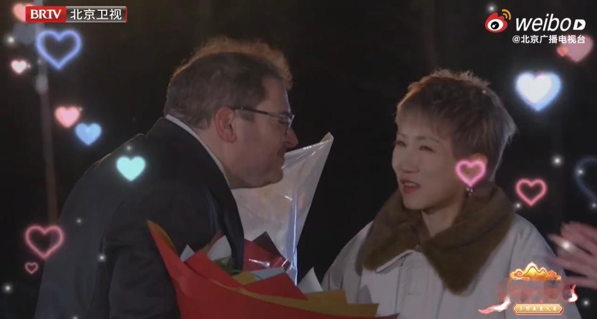 大胖媳妇原来是这样追到张踩铃的大胖媳妇追张踩铃的方式有多离谱 踩铃夫妇记不住纪念
