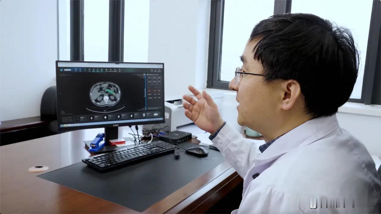 外媒整版刊登了一篇报道，事关中国，国内知道的不多，但国外已经炸开了锅！
 
20